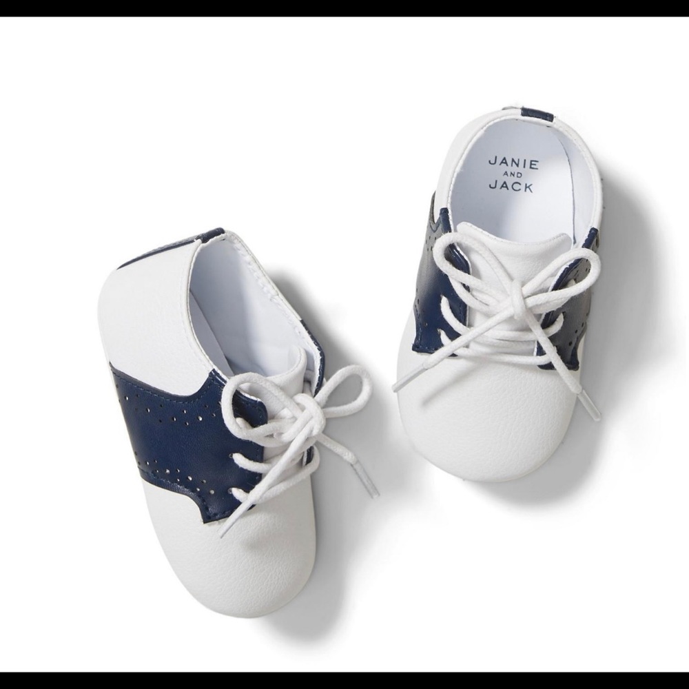 Saddle Crib Shoe